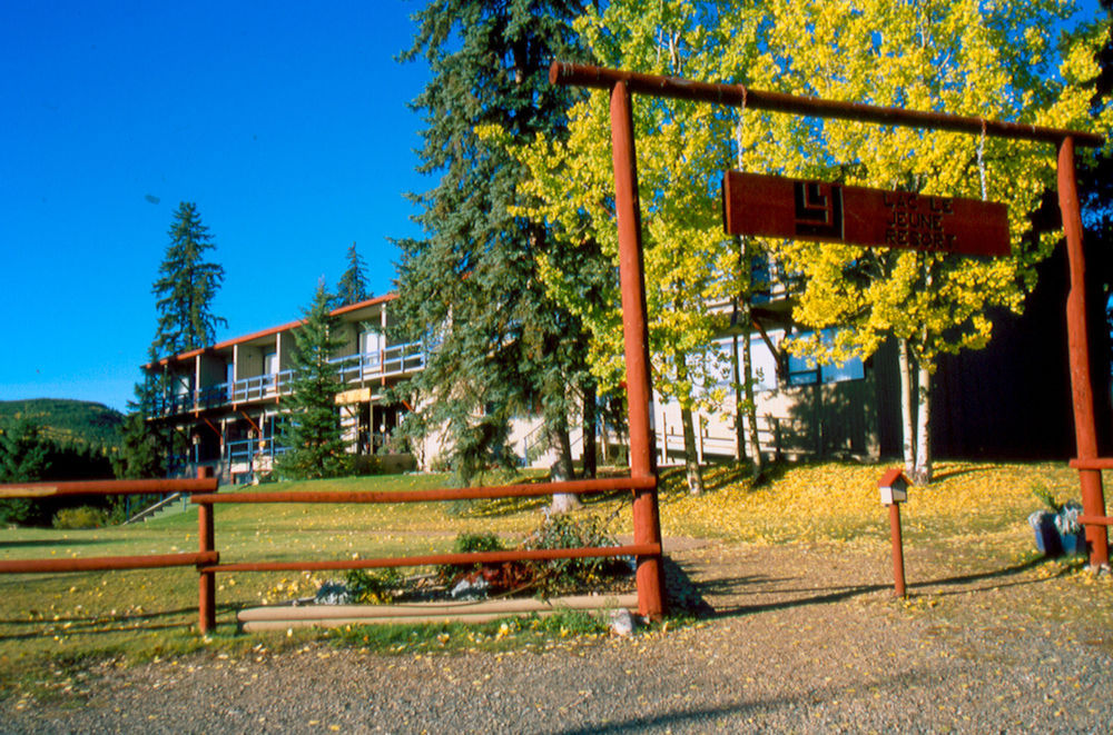 Lac Le Jeune Nature Resort Logan Lake Exterior foto